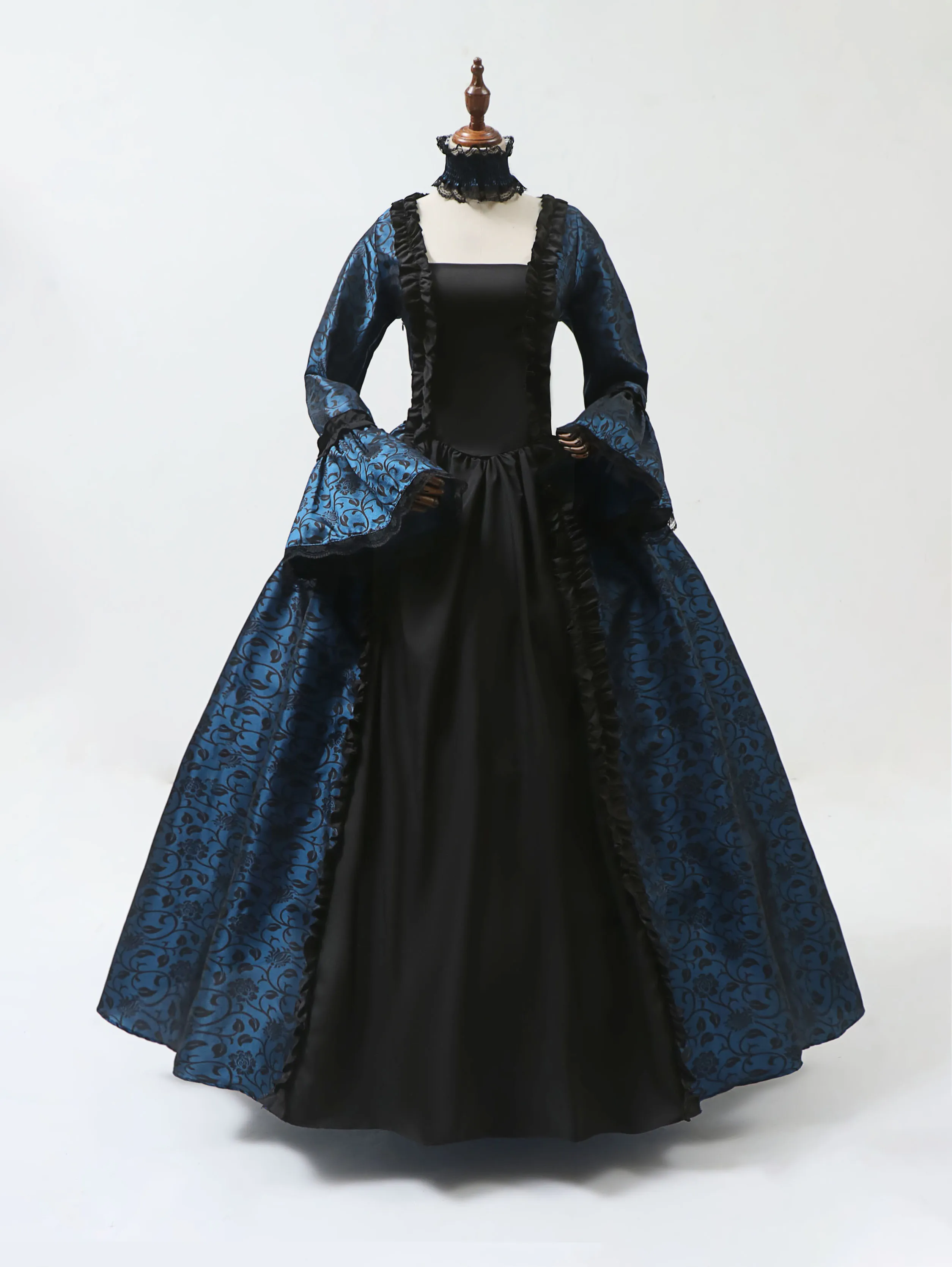 Abito cosplay di Maria Antonie - Female Formal Wear recensione e prezzo